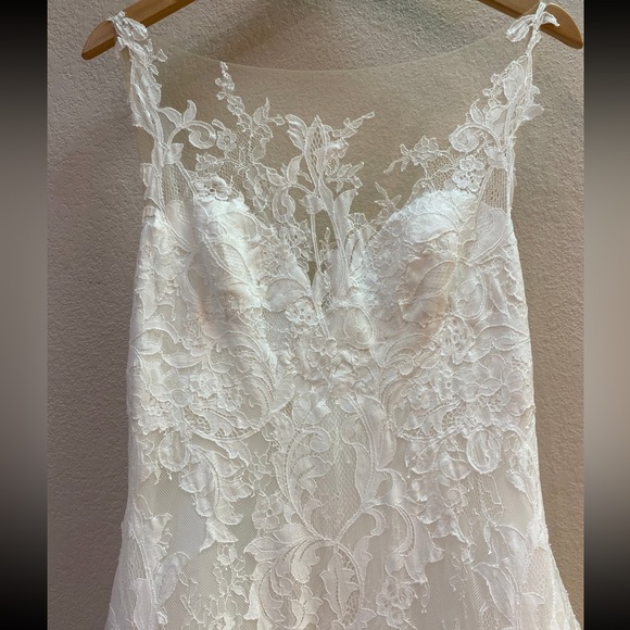 Pronovias Radila UNALTERED Wedding Dress - Picture 3 of 8